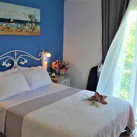 κάστρο Ξενοδοχείο *