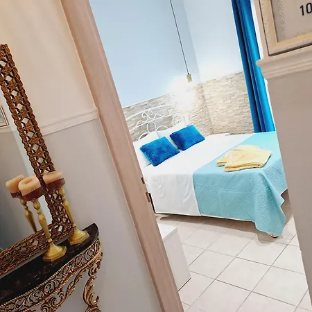 κάστρο Ξενοδοχείο *