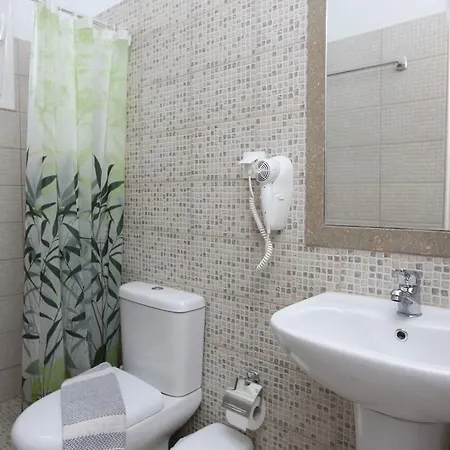 κάστρο Ξενοδοχείο *